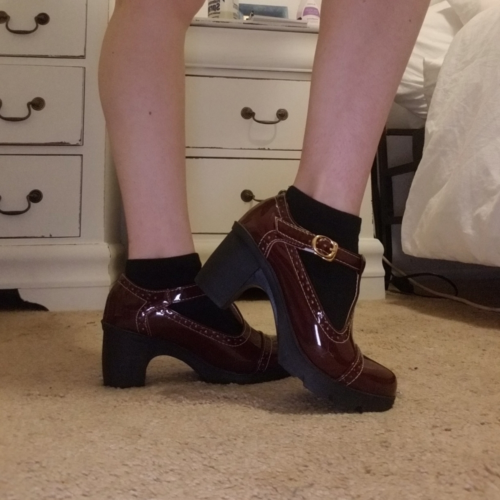 Maroon vintage style chunky heel